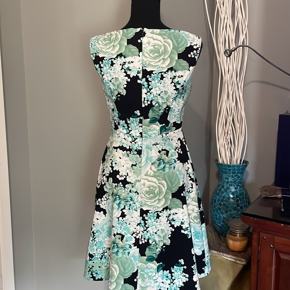 Dress Barn Green & White floral dress. - Picture 4 of 8